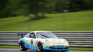 Five cars brave rain for practice during unofficial session